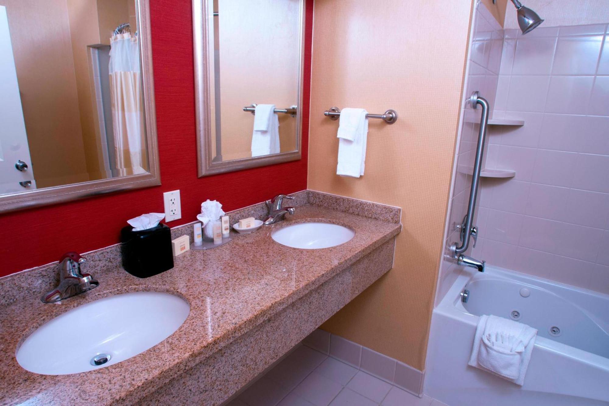 Courtyard Middlebury Hotel Ngoại thất bức ảnh